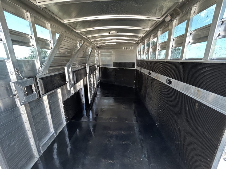 Used 2025 Elite Trailers 4 Horse Horse Trailer