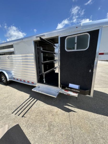 Used 2025 Elite Trailers 4 Horse Horse Trailer