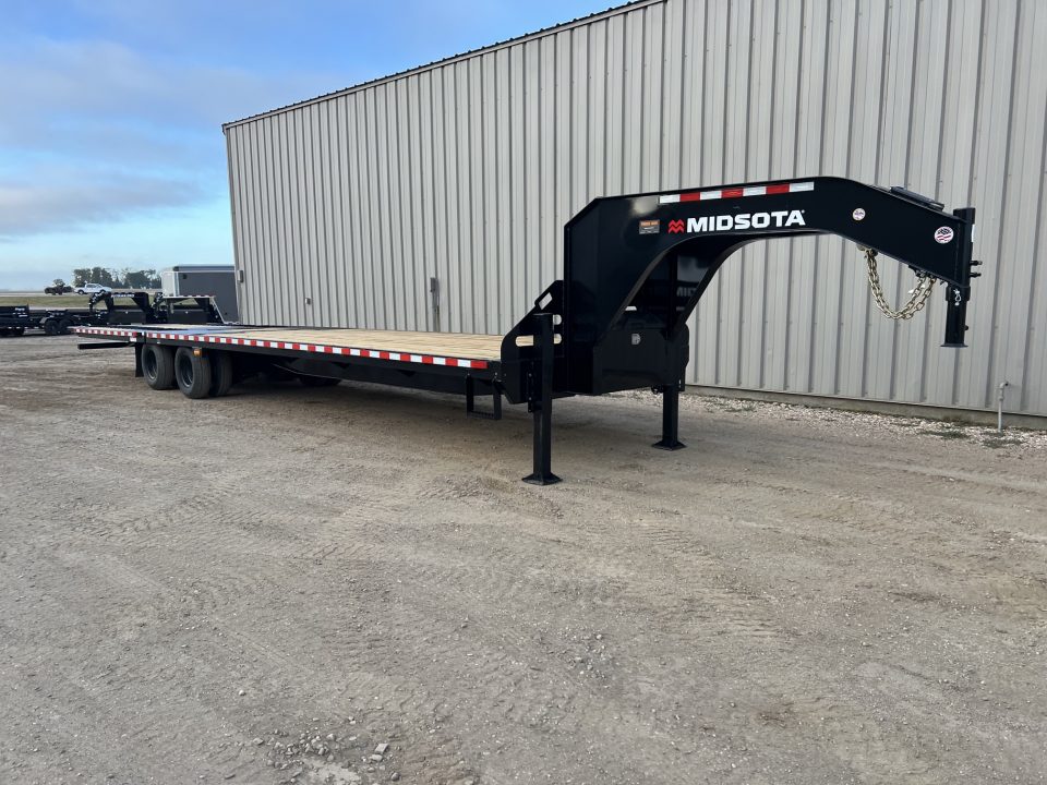 New 2027 Midsota 36' Gooseneck Hydraulic Tail Flatbed Trailer