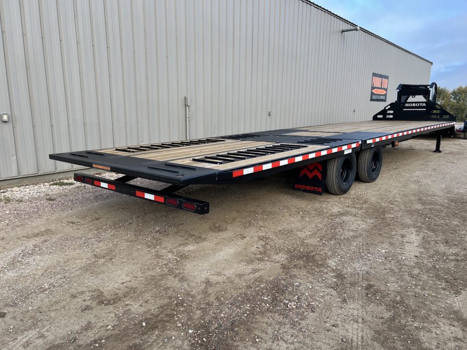 New 2027 Midsota 36' Gooseneck Hydraulic Tail Flatbed Trailer