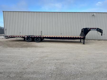 New 2027 Midsota 36' Gooseneck Hydraulic Tail Flatbed Trailer