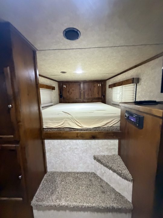 Used 2019 Logan Coach 4H BULLSEYE LQ 812 w/ REAR TACK