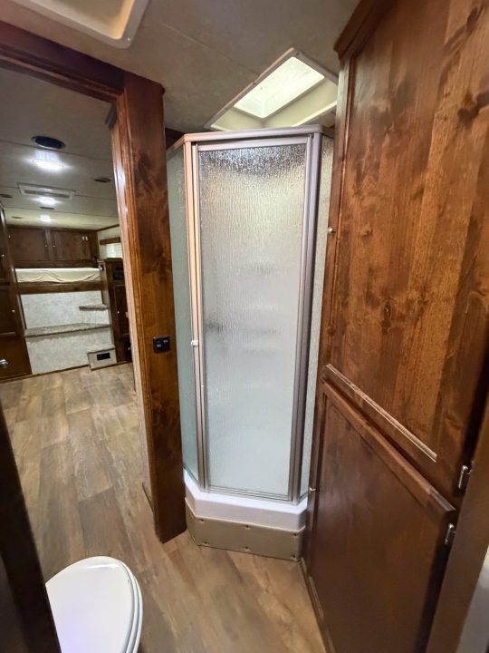Used 2019 Logan Coach 4H BULLSEYE LQ 812 w/ REAR TACK