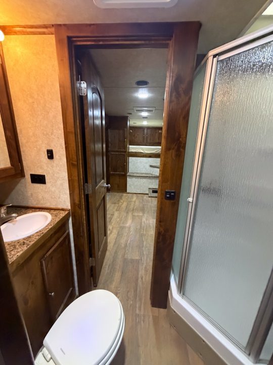 Used 2019 Logan Coach 4H BULLSEYE LQ 812 w/ REAR TACK