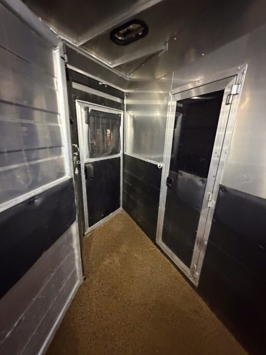 Used 2019 Logan Coach 4H BULLSEYE LQ 812 w/ REAR TACK