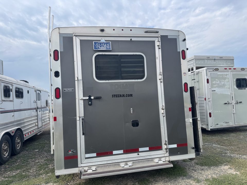 Used 2019 Logan Coach 4H BULLSEYE LQ 812 w/ REAR TACK