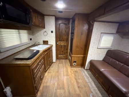 Used 2019 Logan Coach 4H BULLSEYE LQ 812 w/ REAR TACK