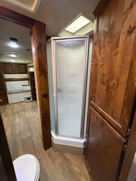 Used 2019 Logan Coach 4H BULLSEYE LQ 812 w/ REAR TACK