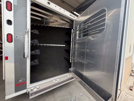 Used 2019 Logan Coach 4H BULLSEYE LQ 812 w/ REAR TACK
