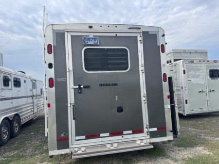 Used 2019 Logan Coach 4H BULLSEYE LQ 812 w/ REAR TACK