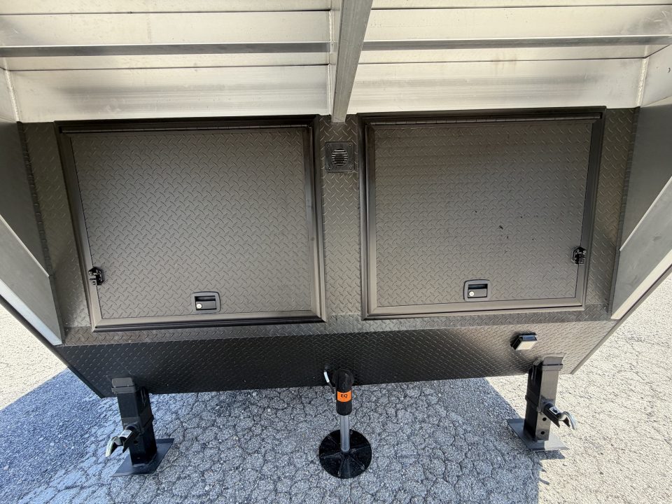 New 2027 8.5X40 inTech Gooseneck Race Trailer