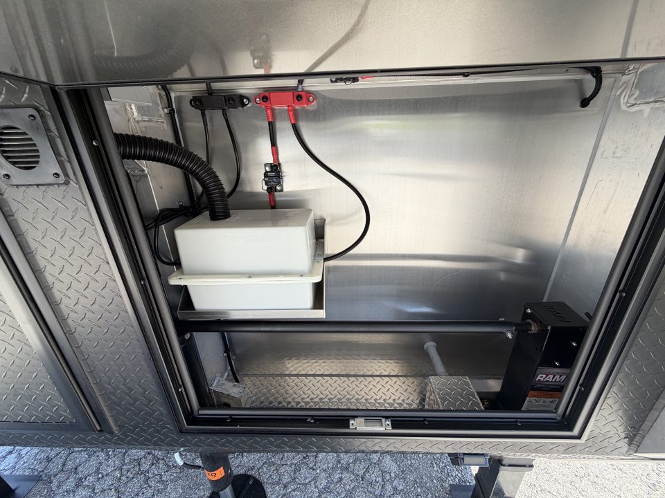 New 2027 8.5X40 inTech Gooseneck Race Trailer