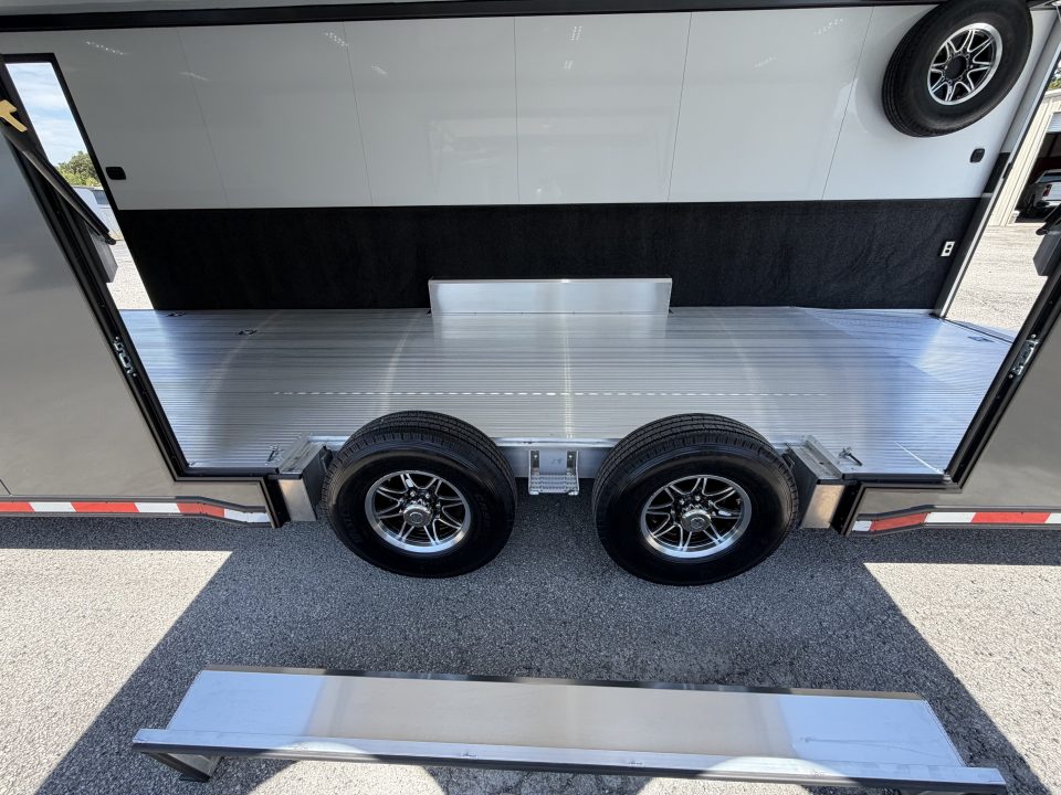 New 2027 8.5X40 inTech Gooseneck Race Trailer