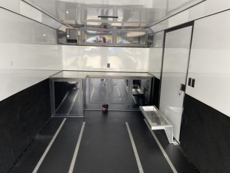 Used 2025 United UAT-8.5X28 Racing Trailer