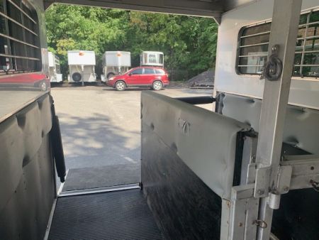 Used 2013 Kingston Trailers 2h GN D/Room Horse Trailer
