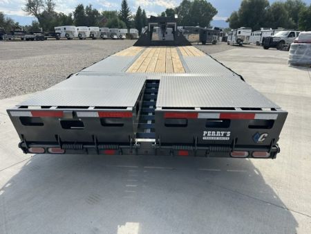 New 2027 Diamond C 25' FMAX