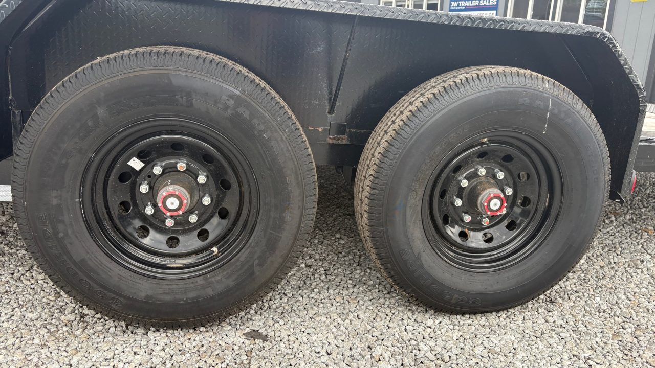 New 2025 PJ Trailers 22' EQUIP TILT stock# 072131