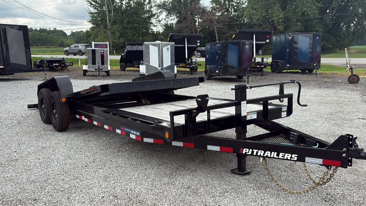 New 2025 PJ Trailers 22' EQUIP TILT stock# 072131