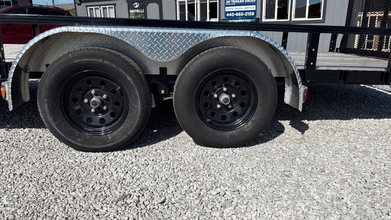 New 2025 PJ Trailers 83x20