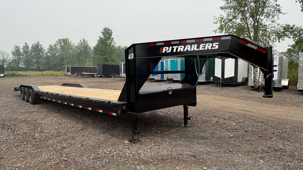 New 2027 PJ Trailers 8x40 Gooseneck Deckover stock# 074968