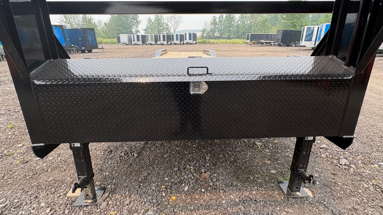 New 2027 PJ Trailers 8x40 Gooseneck Deckover stock# 074968
