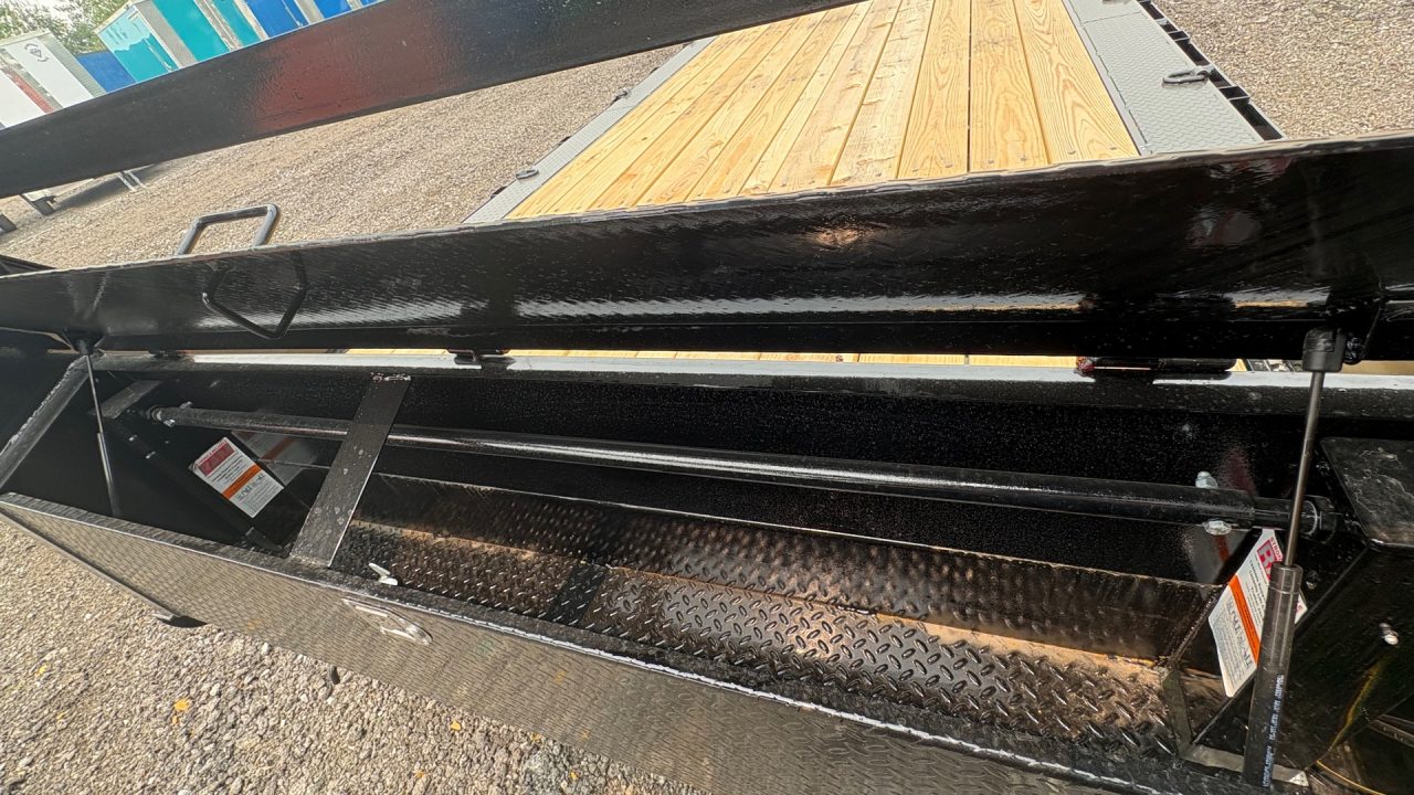 New 2027 PJ Trailers 8x40 Gooseneck Deckover stock# 074968