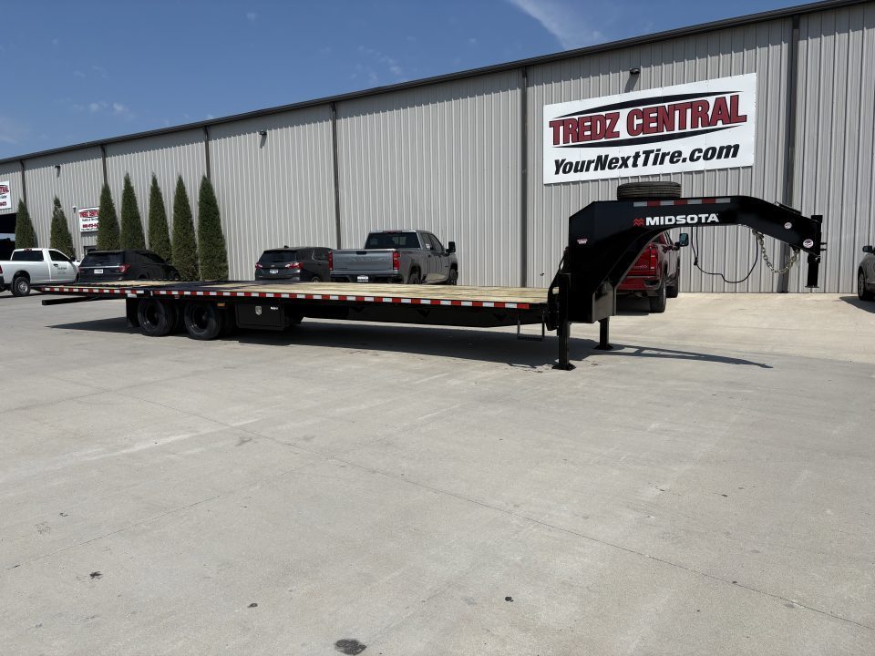 New 2027 Midsota FBHB3612-259G Hydraulic Tail Goosneck Deckover Trailer