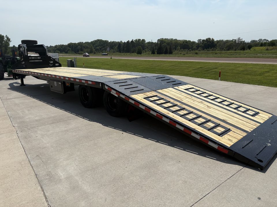 New 2027 Midsota FBHB3612-259G Hydraulic Tail Goosneck Deckover Trailer