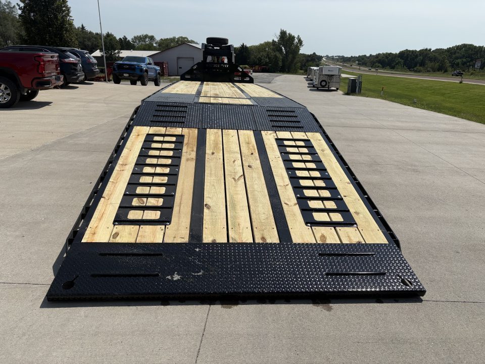 New 2027 Midsota FBHB3612-259G Hydraulic Tail Goosneck Deckover Trailer