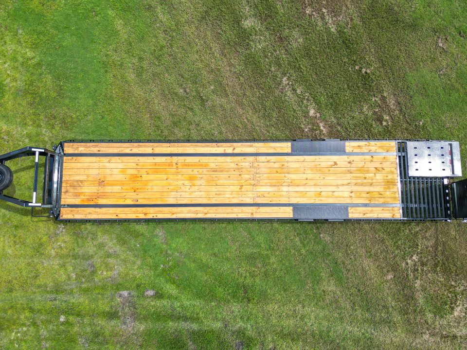 New 2027 8.5X40 PJ Gooseneck Equipment Trailer