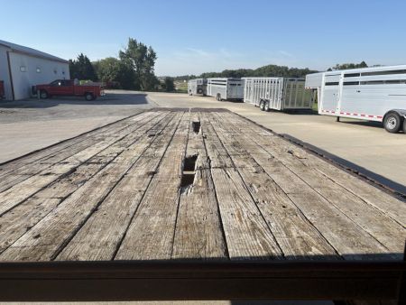Used 2010 Titan Trailer 32' Flatbed Deckover Trailer