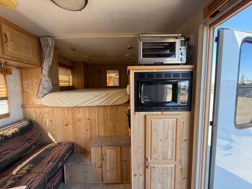 Used 2003 Sundowner Sunlight 727 Horse Trailer