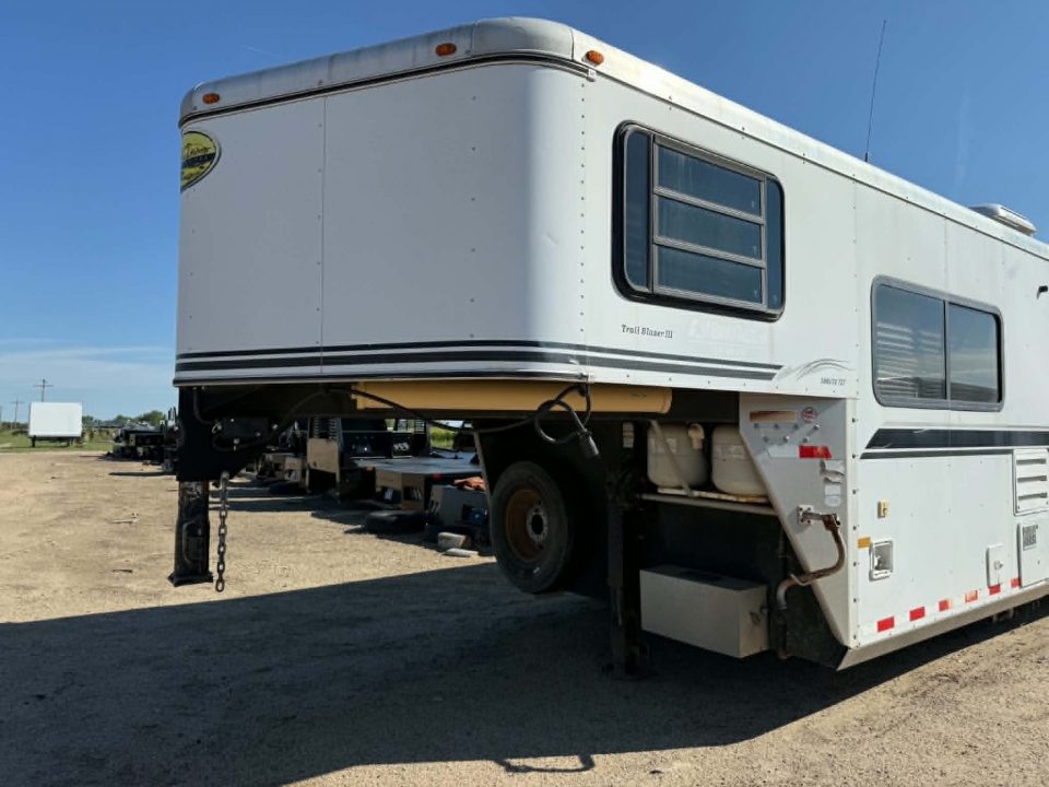 Used 2003 Sundowner Sunlight 727 Horse Trailer