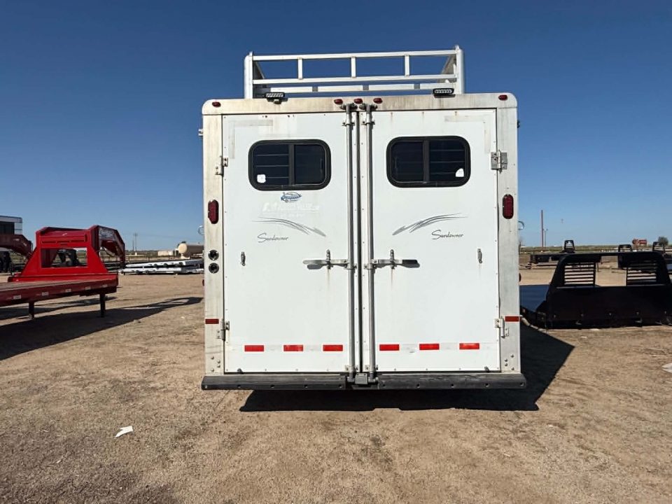 Used 2003 Sundowner Sunlight 727 Horse Trailer