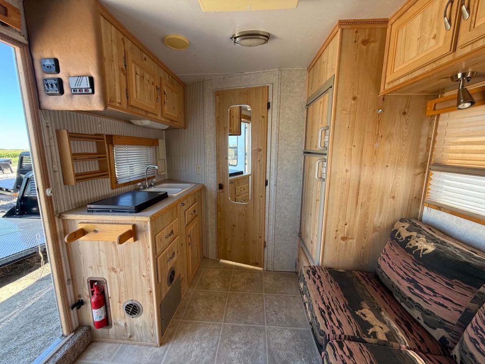 Used 2003 Sundowner Sunlight 727 Horse Trailer
