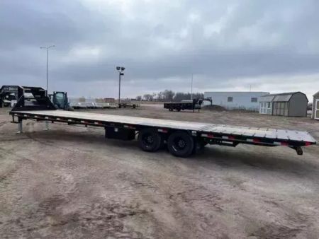 New 2027 Delco Trailers 32' Hydraulic Dove Tail Gooseneck 22,999#lb GVWR Deckover Trailer