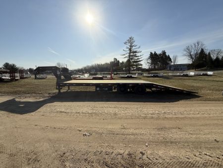 New 2026 Load Trail 102X32 HYD DOVE TAIL HYD JACKS 25900# Deckover Trailer