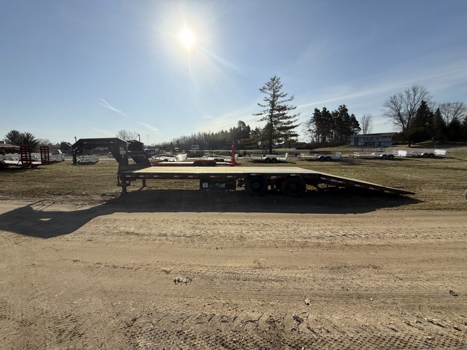 New 2026 Load Trail 102X32 HYD DOVE TAIL HYD JACKS 25900# PIPE BRIDGE Deckover Trailer