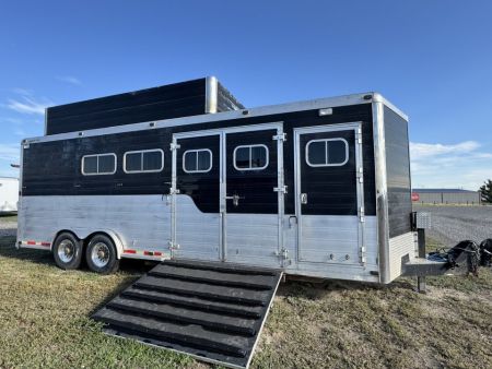 Consignment 2008 Sprinter 4H BP Weekender Horse Trailer