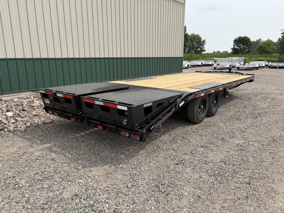 New 2027 24' 14k Diamond C DEC207 Deckover Trailer