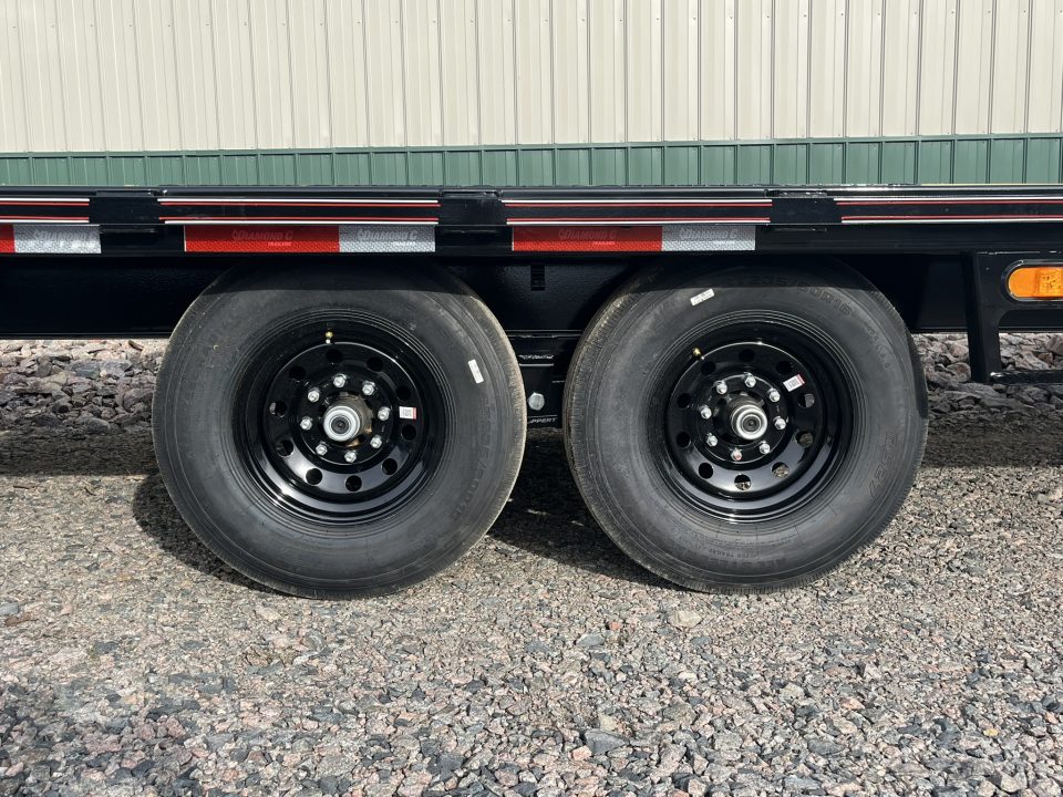 New 2027 24' 14k Diamond C DEC207 Deckover Trailer