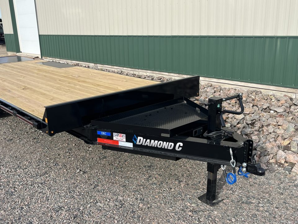 New 2027 24' 14k Diamond C DEC207 Deckover Trailer