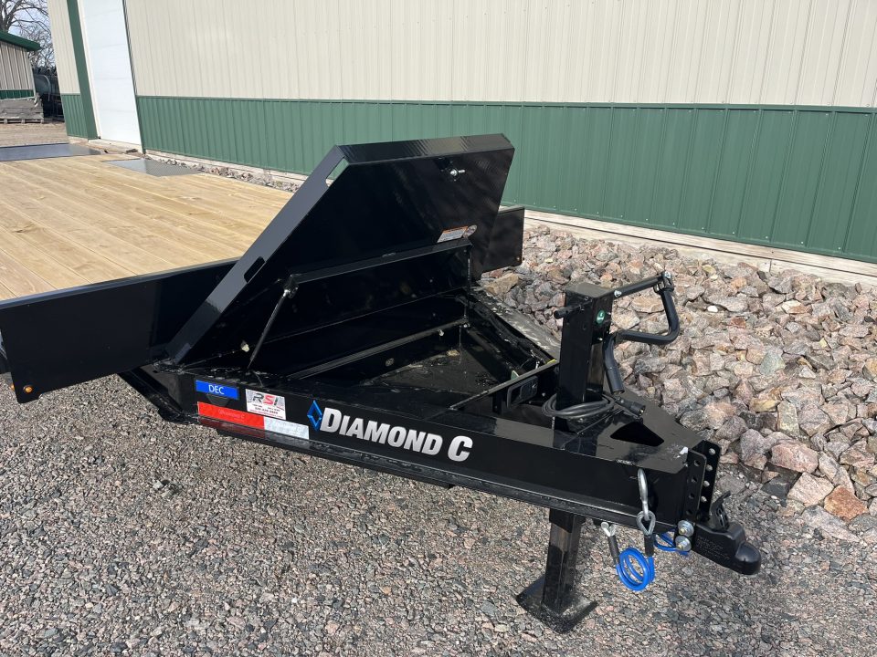 New 2027 24' 14k Diamond C DEC207 Deckover Trailer
