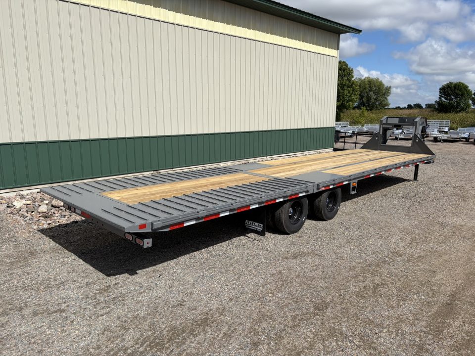 New 2027 35' Diamond C Gooseneck Flatbed Trailer - Hydraulic Jacks - ABS