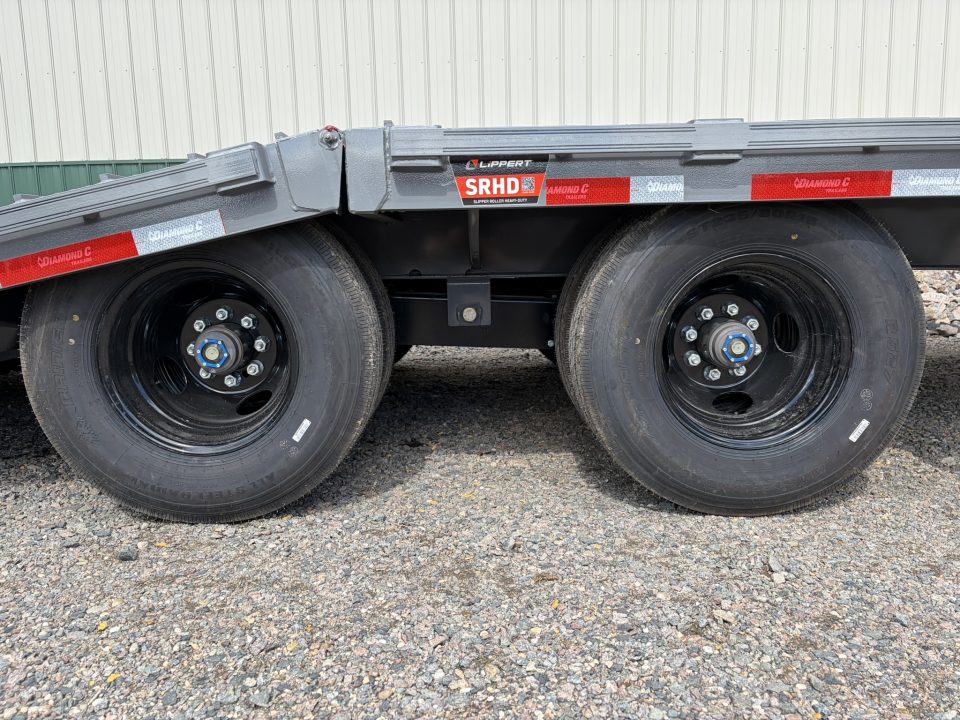 New 2027 35' Diamond C Gooseneck Flatbed Trailer - Hydraulic Jacks - ABS