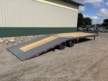 New 2027 35' Diamond C Gooseneck Flatbed Trailer - Hydraulic Jacks - ABS