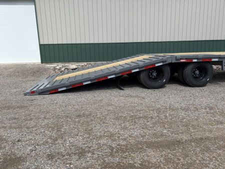 New 2027 35' Diamond C Gooseneck Flatbed Trailer - Hydraulic Jacks - ABS