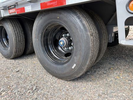 New 2027 35' Diamond C Gooseneck Flatbed Trailer - Hydraulic Jacks - ABS