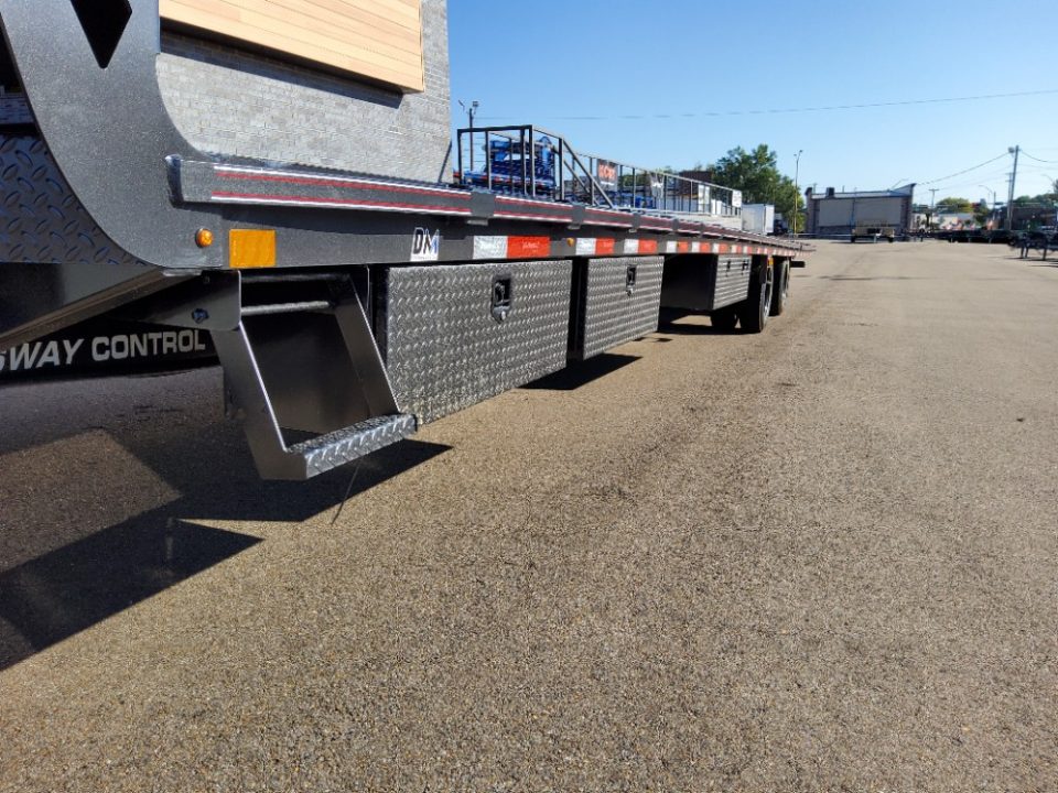 New 2027 Diamond C Trailers SDX216HDT 2.0 Step Deck