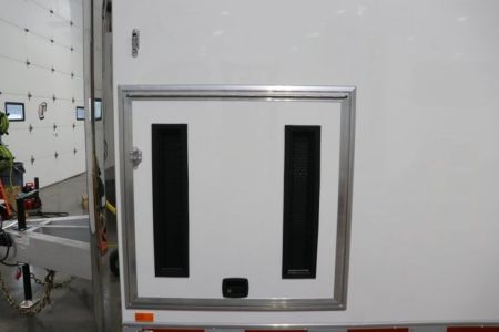 New 2027 8.5X32 iNTECH RACE TRAILER